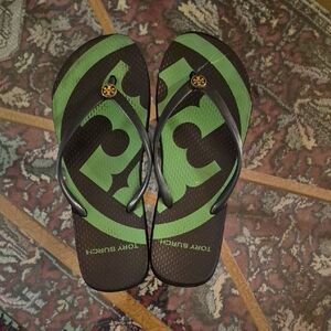 TORCH BURCH Black N NAVYSANDALS  BOGO   FREE GRREN TORY WALLET WITH PURCHASEFLOP